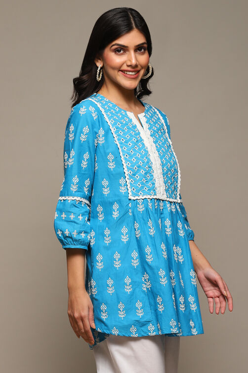 Blue Cotton Embroidered Kurti image number 3