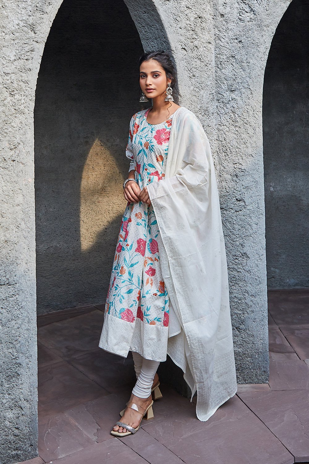Off-White Cotton Floral Anarkali & Churidar Suit Set image number 3